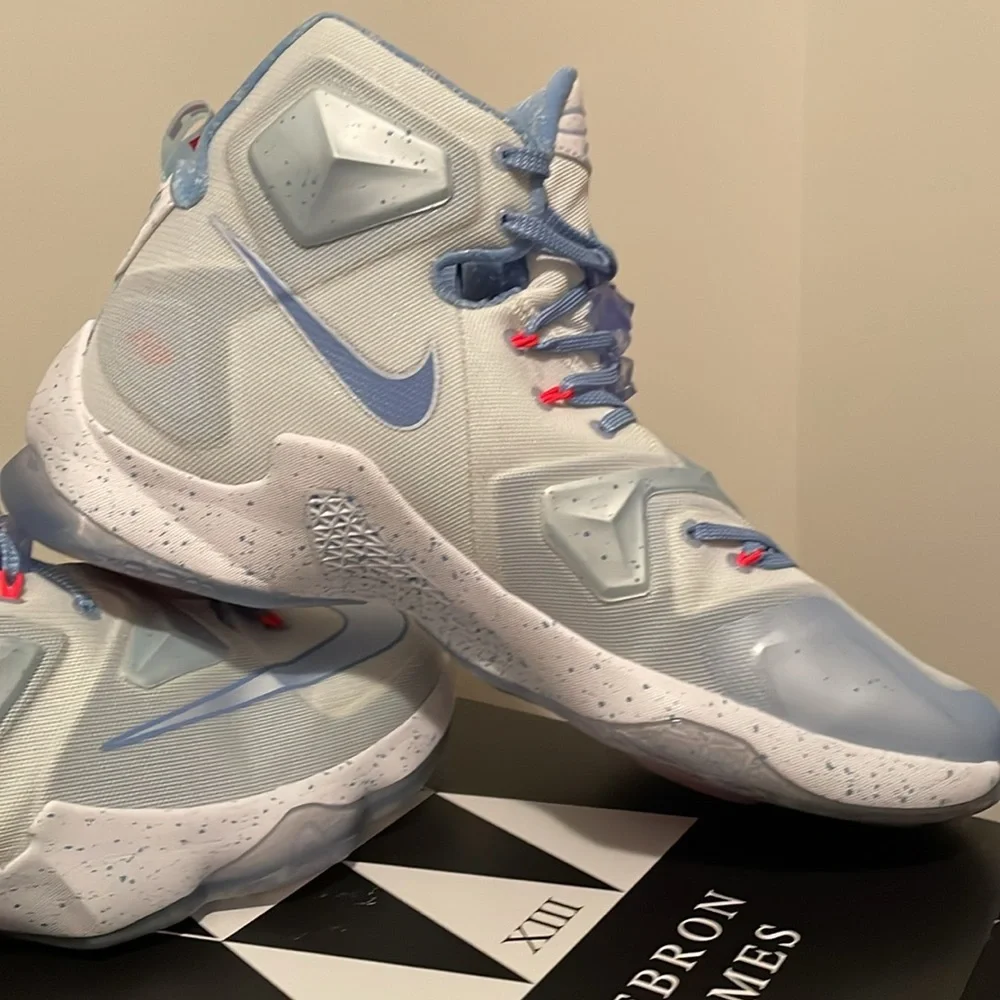 Nike Lebron XIII XMAS men’s size 10 1/2 - Picture 3 of 13